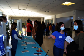 A l'Agora, plusieurs stands : Bureau des sports (BDS), CROUS, Handicap, Infirmerie, Relations internationales